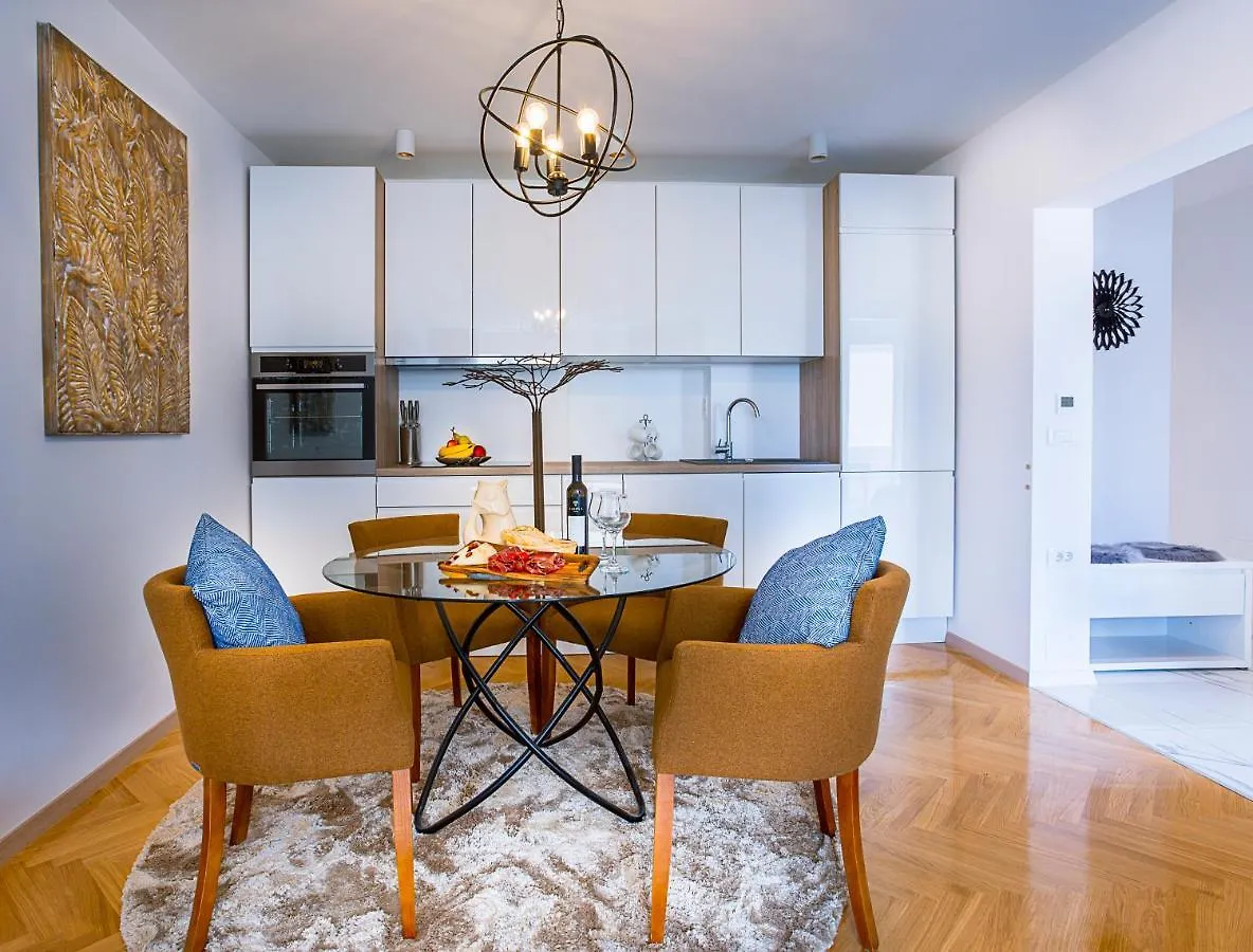 Deluxe City Center Blue Apartment Split 0*,